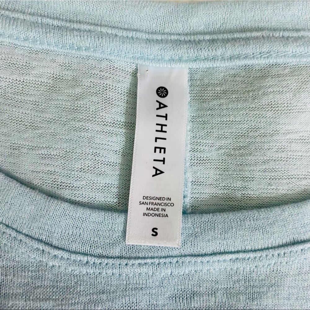 Athleta EUC Women’s Size Small Release Tee Gentle Blue - Picture 9 of 11